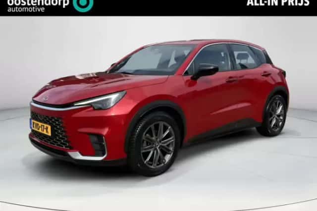 Lexus LBX (2024) thumbnail 1