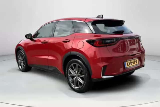 Lexus LBX (2024) thumbnail 3