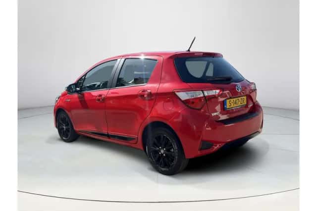 Toyota Yaris (2018) thumbnail 3