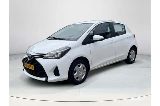 Toyota Yaris (2015) thumbnail 1