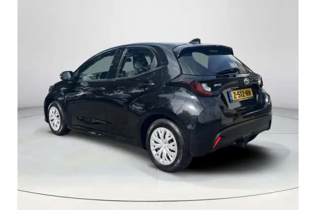 Toyota Yaris (2023) thumbnail 3