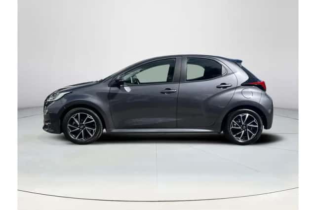 Toyota Yaris (2022) thumbnail 2