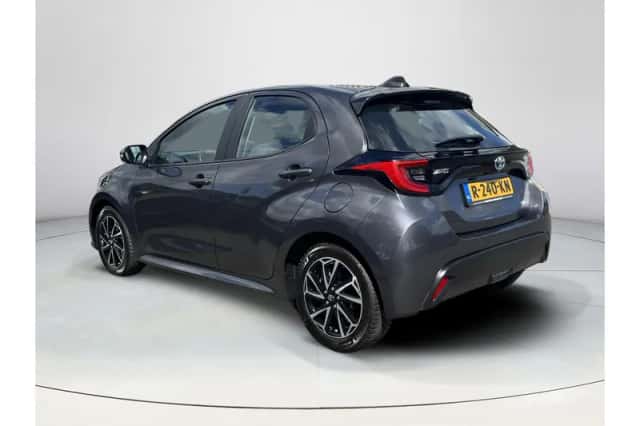 Toyota Yaris (2022) thumbnail 3