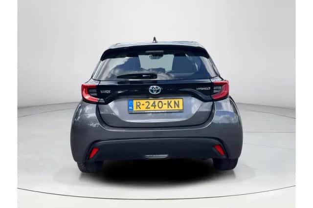 Toyota Yaris (2022) thumbnail 4