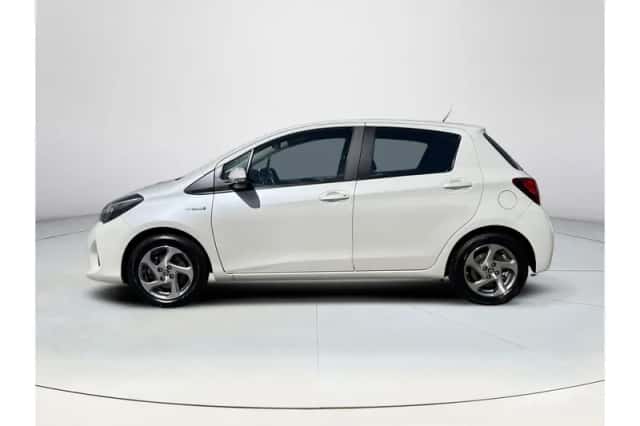 Toyota Yaris (2014) thumbnail 2