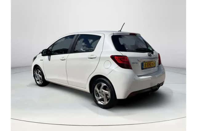 Toyota Yaris (2014) thumbnail 3