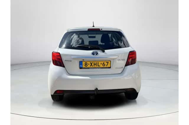 Toyota Yaris (2014) thumbnail 4