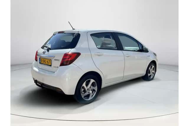 Toyota Yaris (2014) thumbnail 5