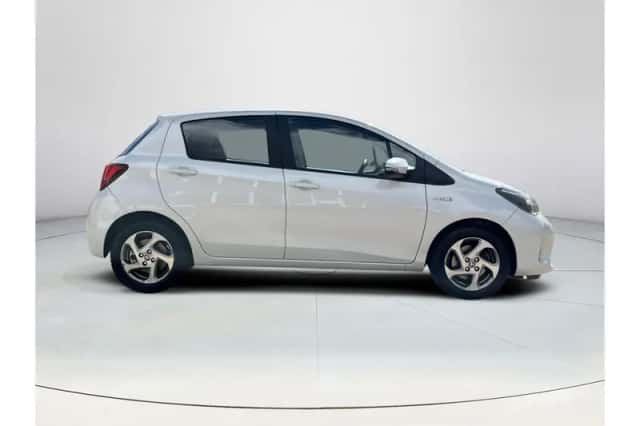 Toyota Yaris (2014) thumbnail 6