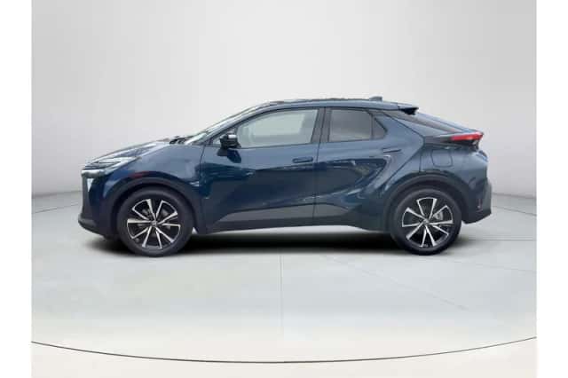 Toyota C-HR (2025) thumbnail 2