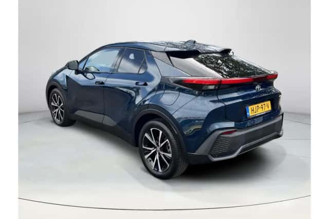 Toyota C-HR (2025) thumbnail 3