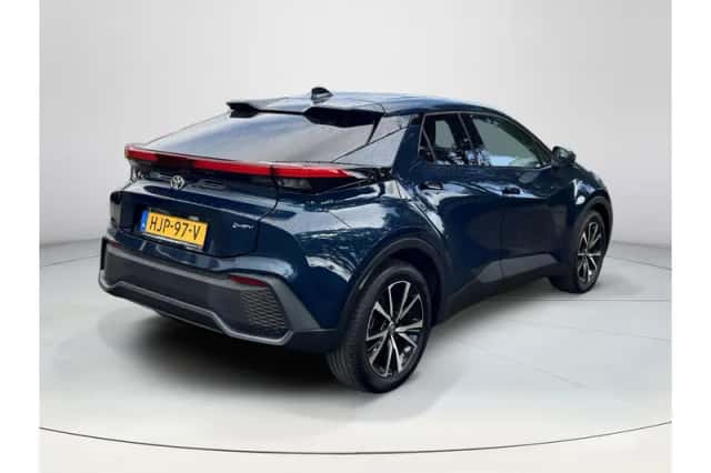 Toyota C-HR (2025) thumbnail 5