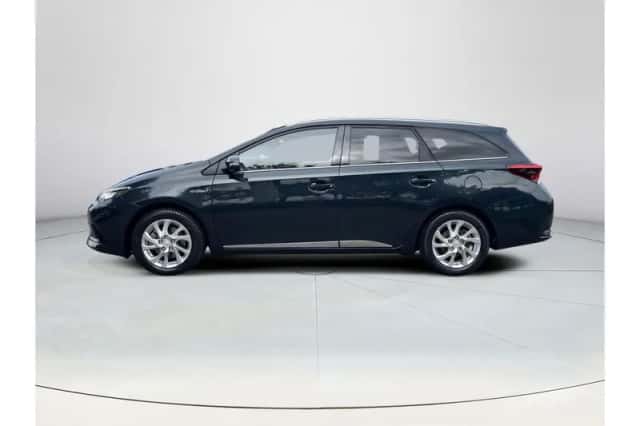 Toyota Auris (2017) thumbnail 2