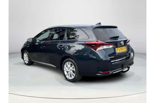 Toyota Auris (2017) thumbnail 3