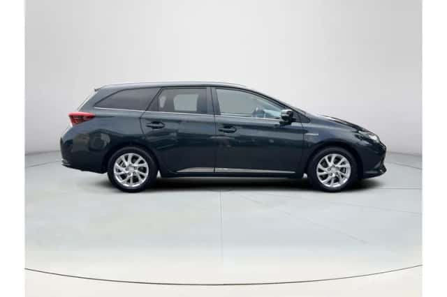Toyota Auris (2017) thumbnail 6