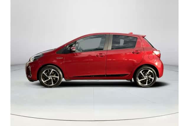 Toyota Yaris (2019) thumbnail 2