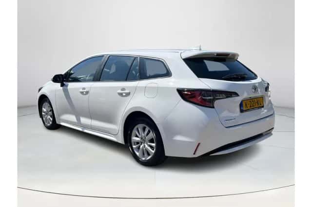 Toyota Corolla (2021) thumbnail 3