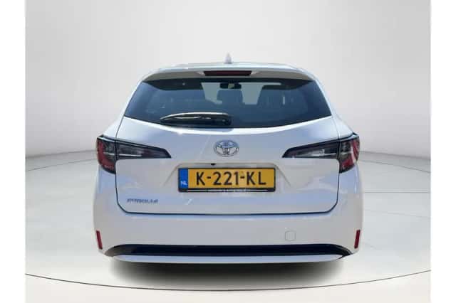 Toyota Corolla (2021) thumbnail 4
