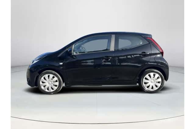 Toyota Aygo (2021) thumbnail 2