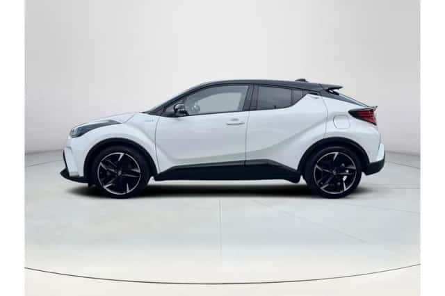 Toyota C-HR (2022) thumbnail 2