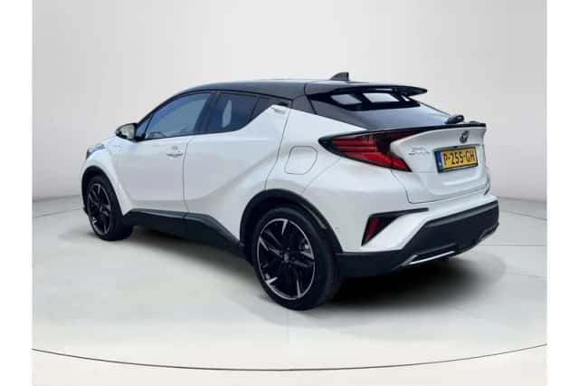 Toyota C-HR (2022) thumbnail 3