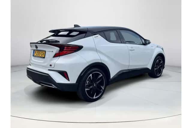 Toyota C-HR (2022) thumbnail 5