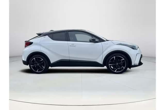 Toyota C-HR (2022) thumbnail 6