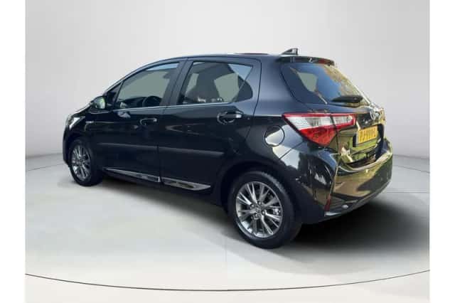 Toyota Yaris (2017) thumbnail 3
