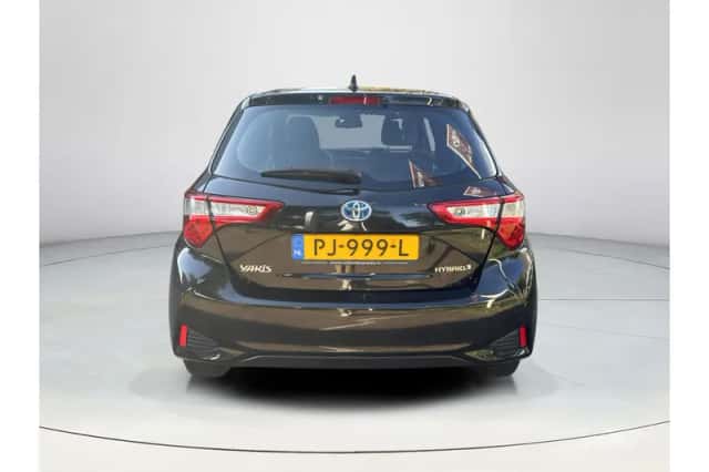 Toyota Yaris (2017) thumbnail 4
