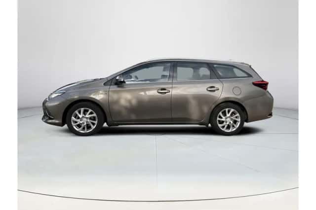 Toyota Auris (2019) thumbnail 2