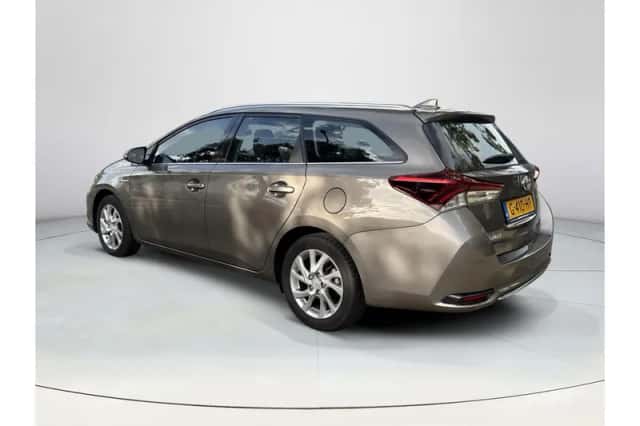 Toyota Auris (2019) thumbnail 3