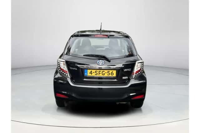 Toyota Yaris (2013) thumbnail 4