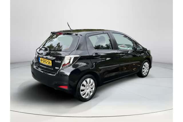 Toyota Yaris (2013) thumbnail 5