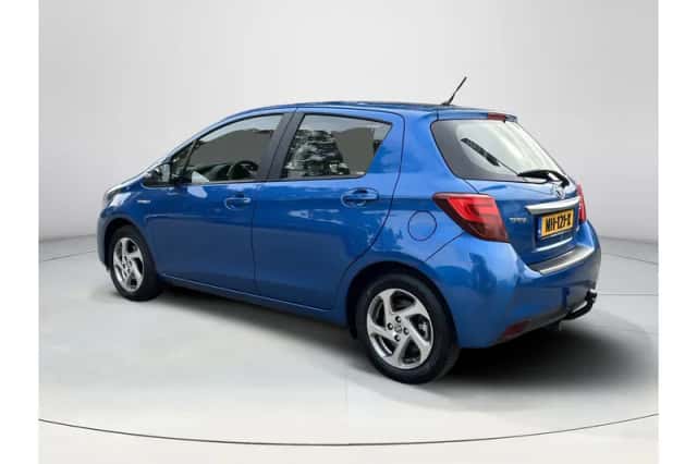 Toyota Yaris (2017) thumbnail 3