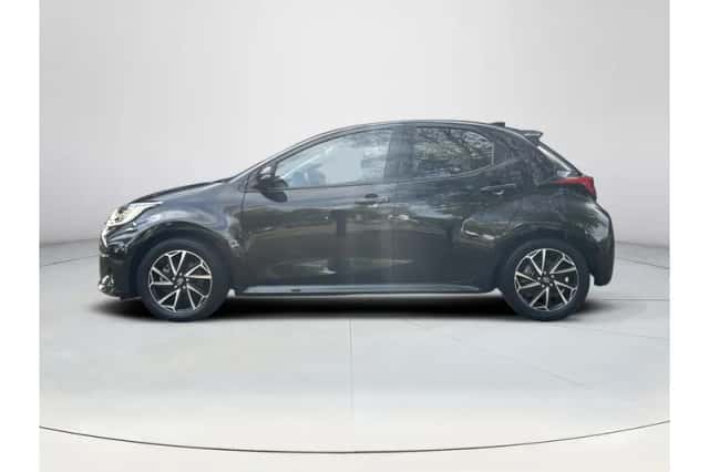 Toyota Yaris (2022) thumbnail 2