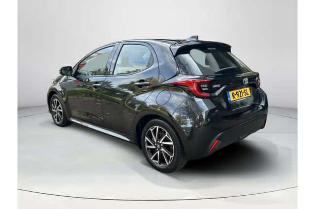 Toyota Yaris (2022) thumbnail 3