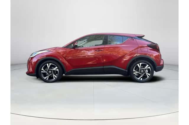 Toyota C-HR (2023) thumbnail 2