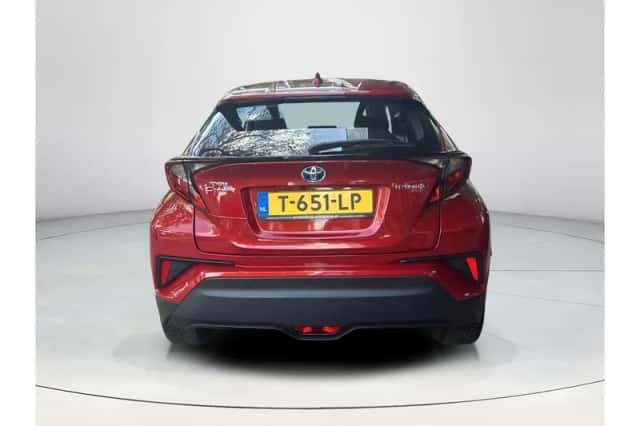 Toyota C-HR (2023) thumbnail 4