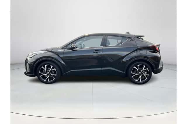 Toyota C-HR (2022) thumbnail 2