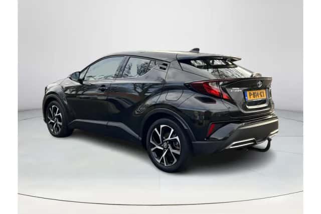 Toyota C-HR (2022) thumbnail 3
