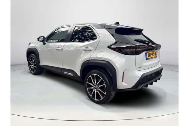 Toyota Yaris Cross (2023) thumbnail 3