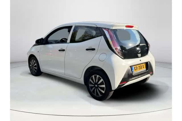 Toyota Aygo (2016) thumbnail 3