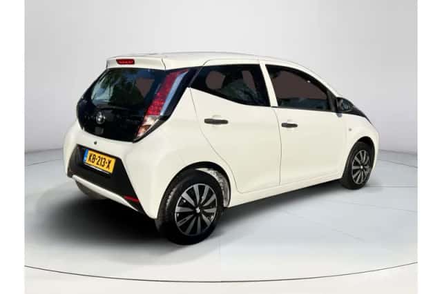 Toyota Aygo (2016) thumbnail 5