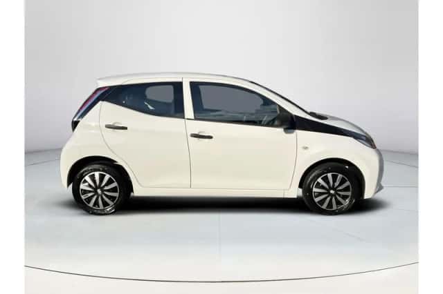 Toyota Aygo (2016) thumbnail 6