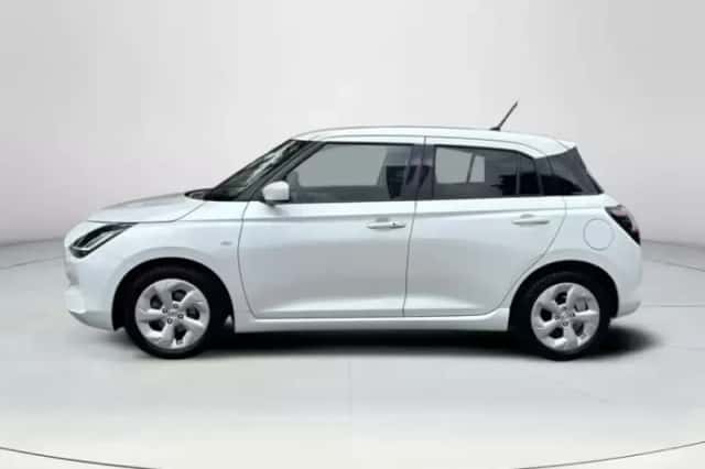 Suzuki Swift (2025) thumbnail 2