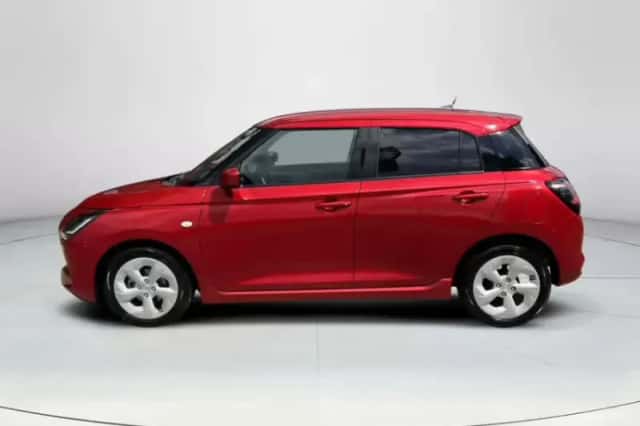 Suzuki Swift (2025) thumbnail 2