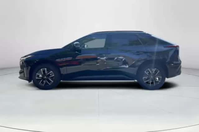 Toyota bZ4X (2026) thumbnail 2