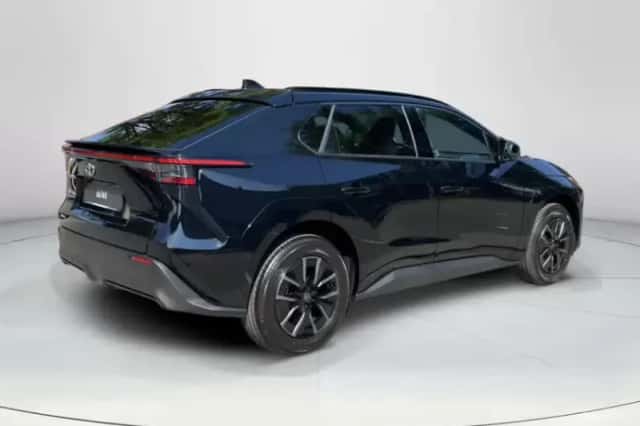 Toyota bZ4X (2026) thumbnail 5