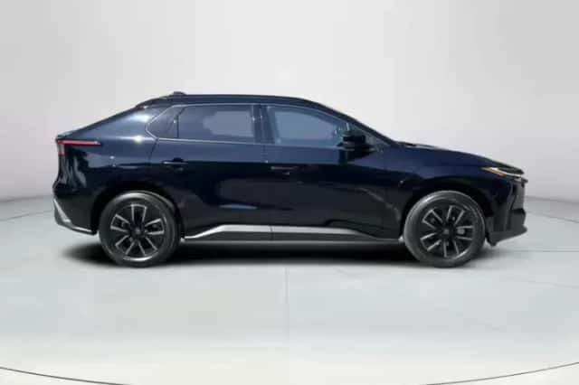 Toyota bZ4X (2026) thumbnail 6