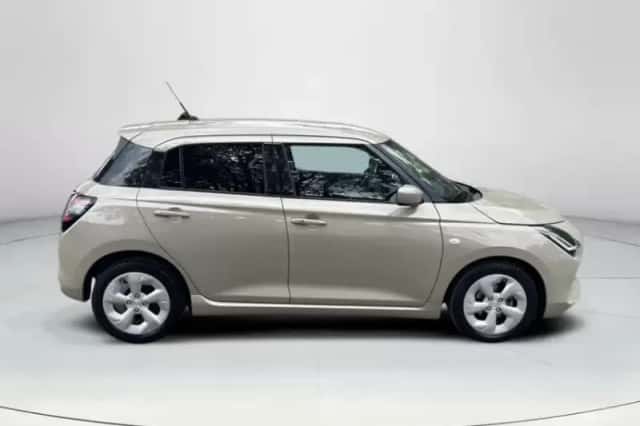 Suzuki Swift (2025) thumbnail 6
